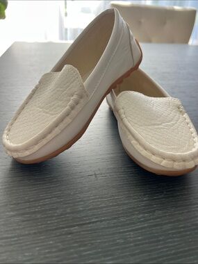 Classic Kids Boy  Cream Loafers - Comfortable Driving Moccasins